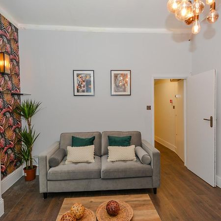 Cosy 1 Bedroom Home For Small Families Londen Buitenkant foto