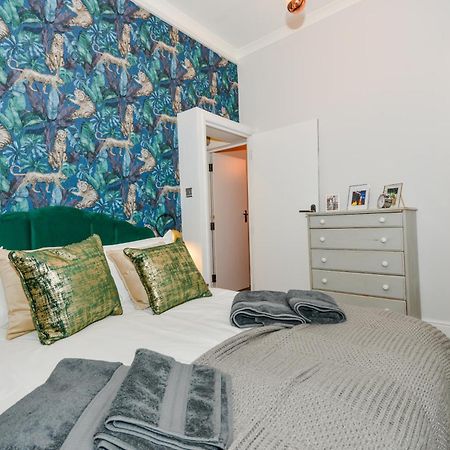 Cosy 1 Bedroom Home For Small Families Londen Buitenkant foto