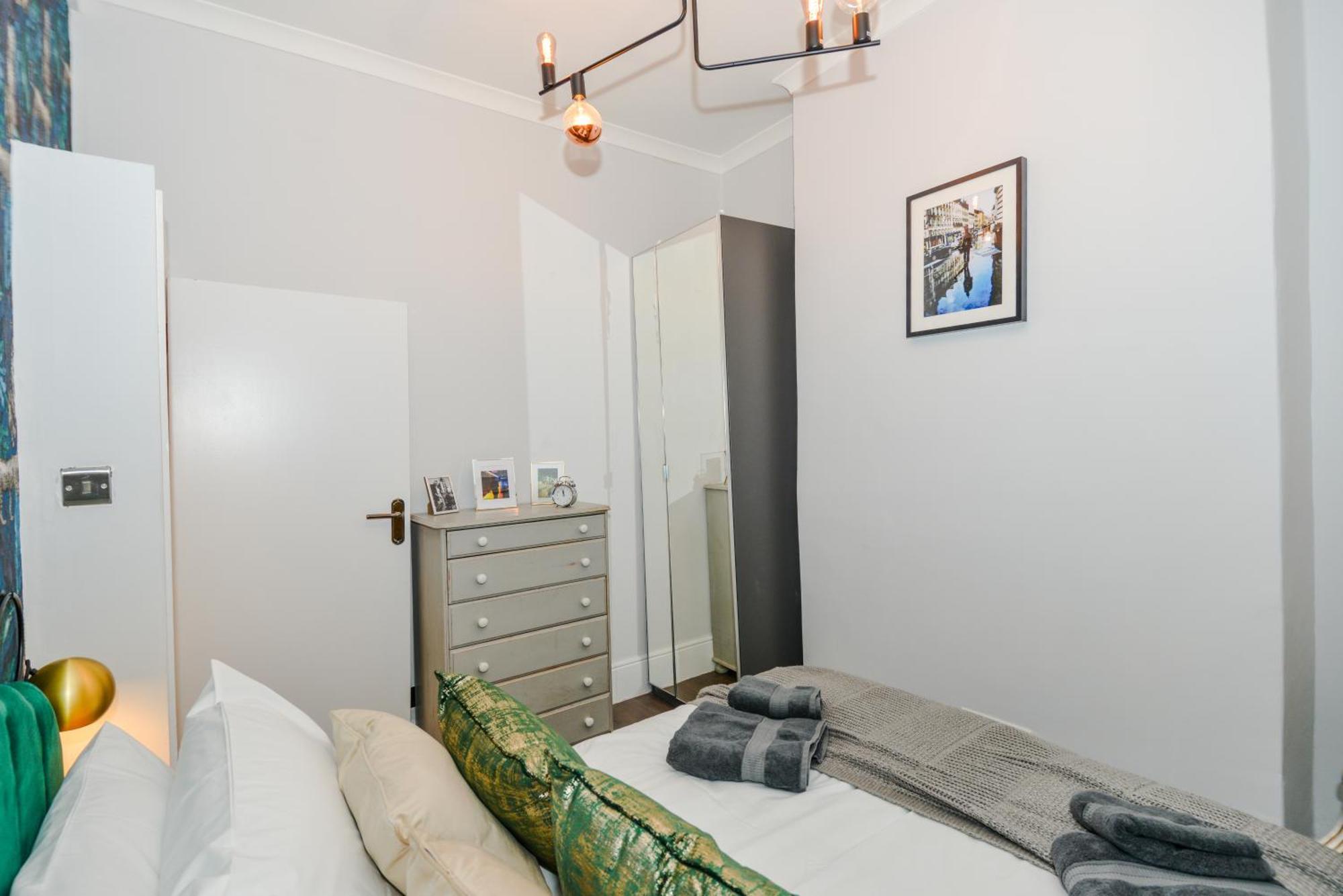 Cosy 1 Bedroom Home For Small Families Londen Buitenkant foto