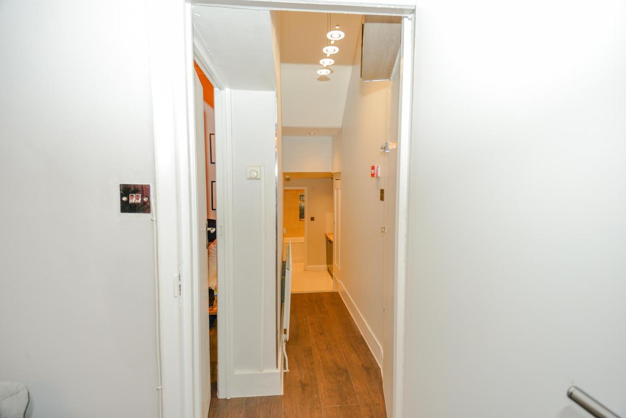 Cosy 1 Bedroom Home For Small Families Londen Buitenkant foto