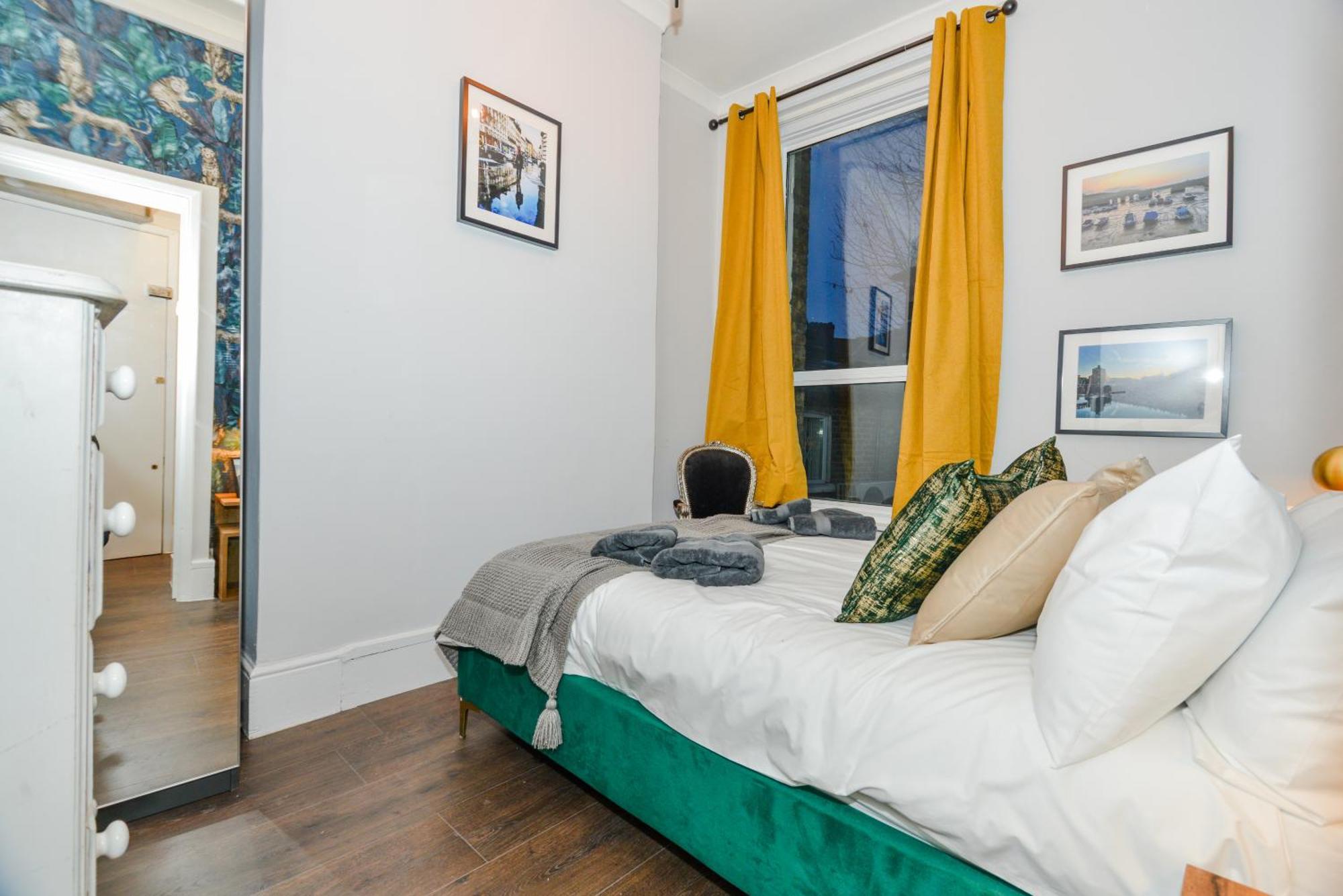 Cosy 1 Bedroom Home For Small Families Londen Buitenkant foto