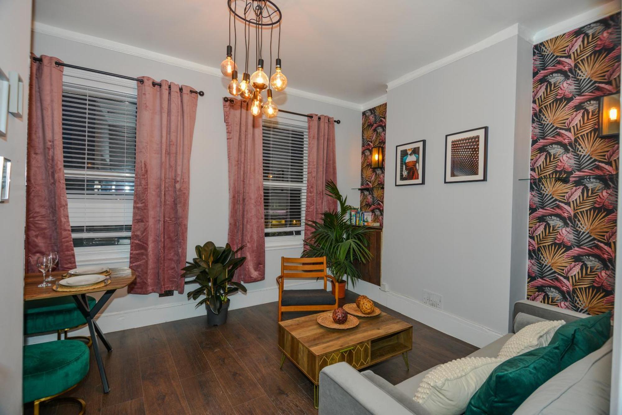 Cosy 1 Bedroom Home For Small Families Londen Buitenkant foto