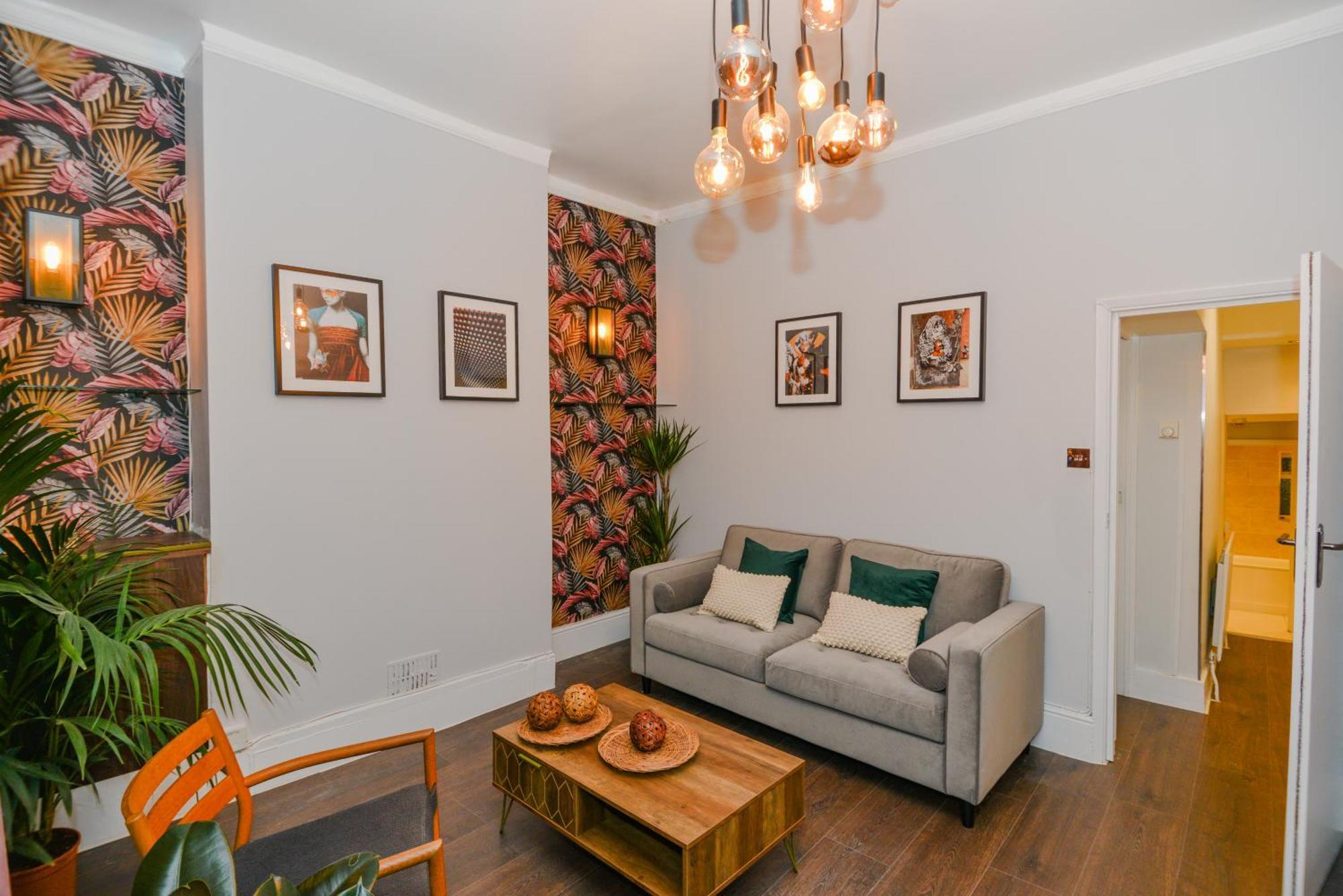 Cosy 1 Bedroom Home For Small Families Londen Buitenkant foto