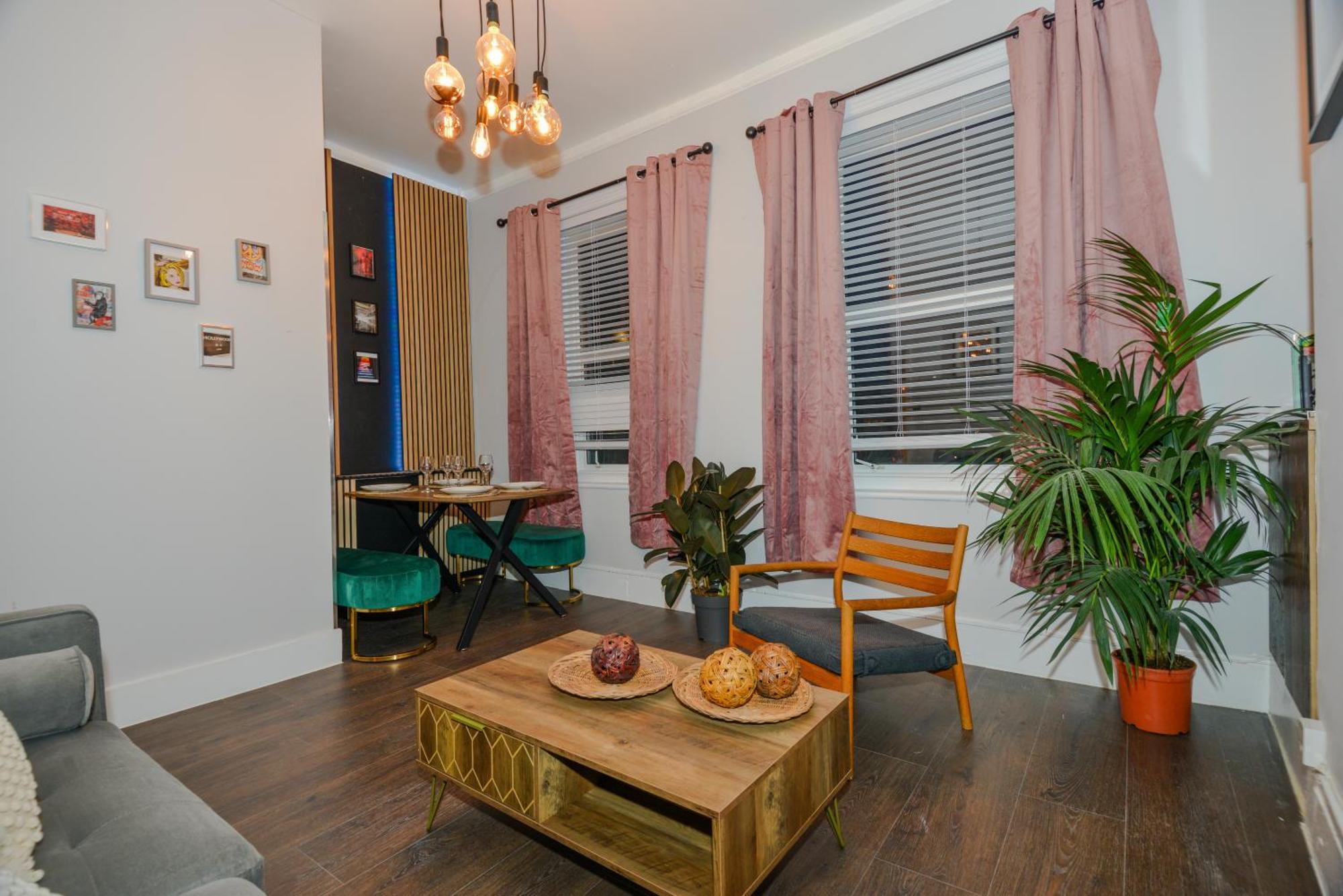 Cosy 1 Bedroom Home For Small Families Londen Buitenkant foto