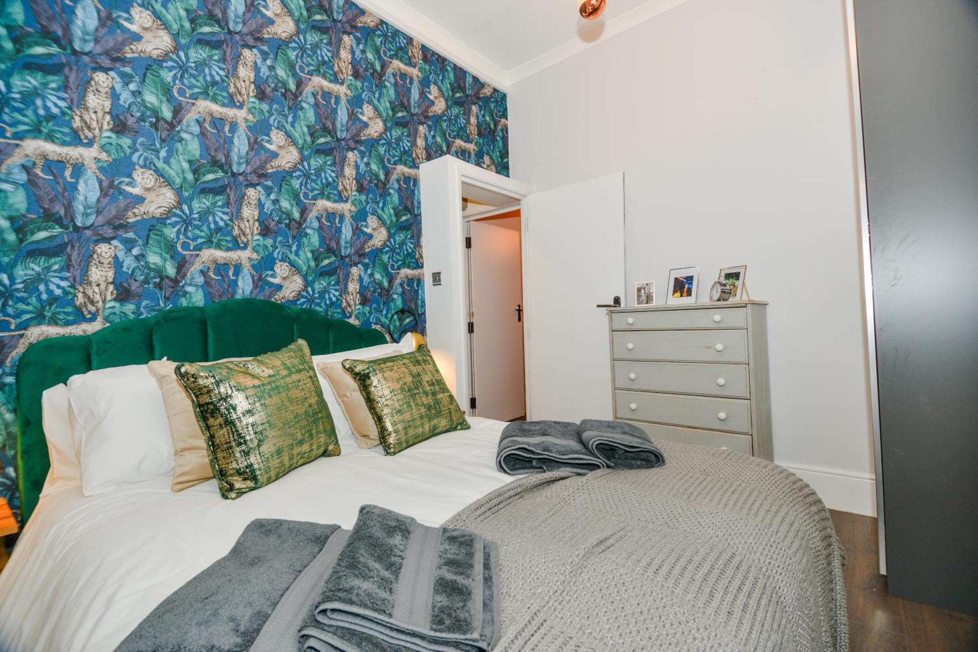 Cosy 1 Bedroom Home For Small Families Londen Buitenkant foto